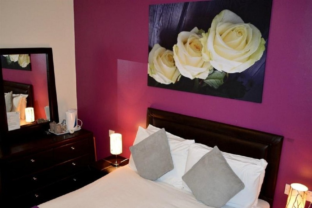 GO2 Gloucester Hotel by OYO 28/40
