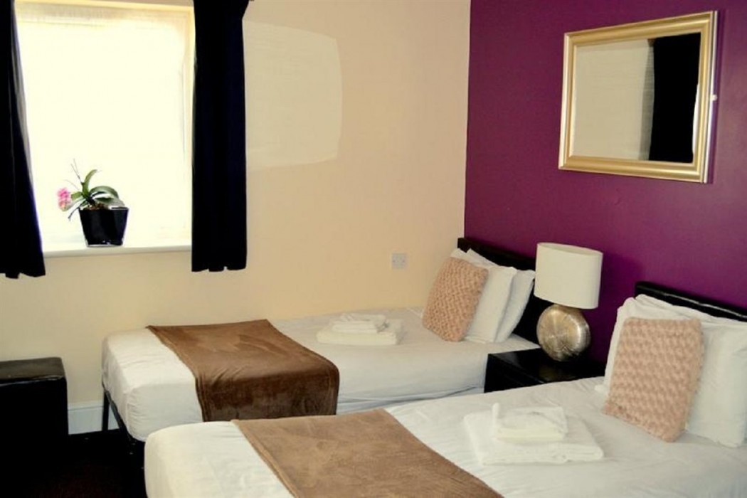 GO2 Gloucester Hotel by OYO 26/40