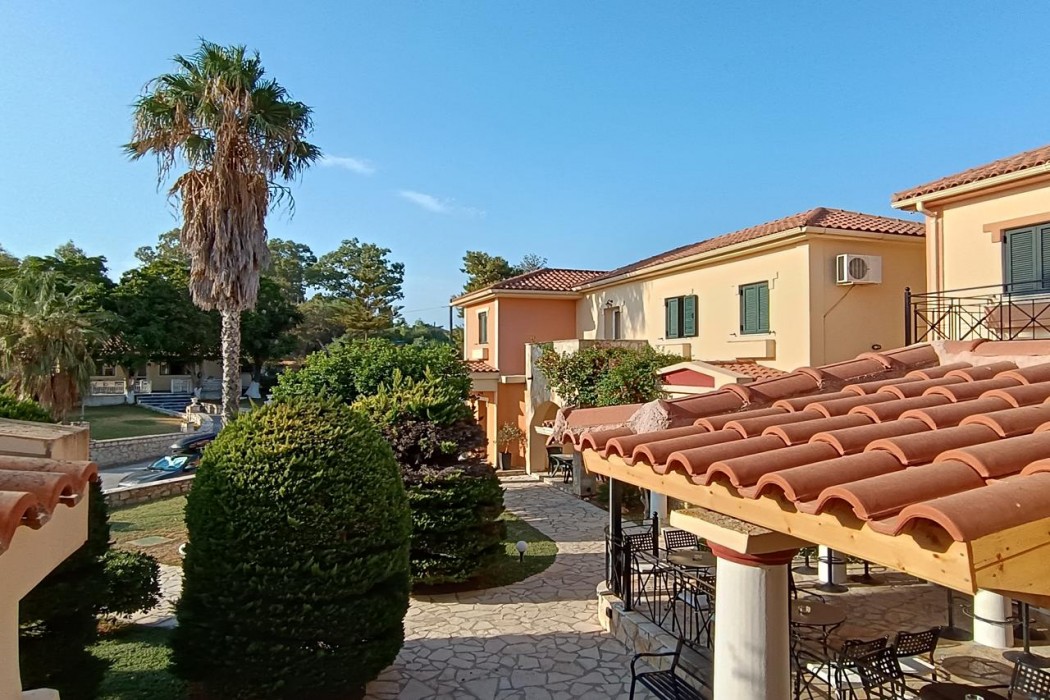 Elanthi Village Hotel 8/85