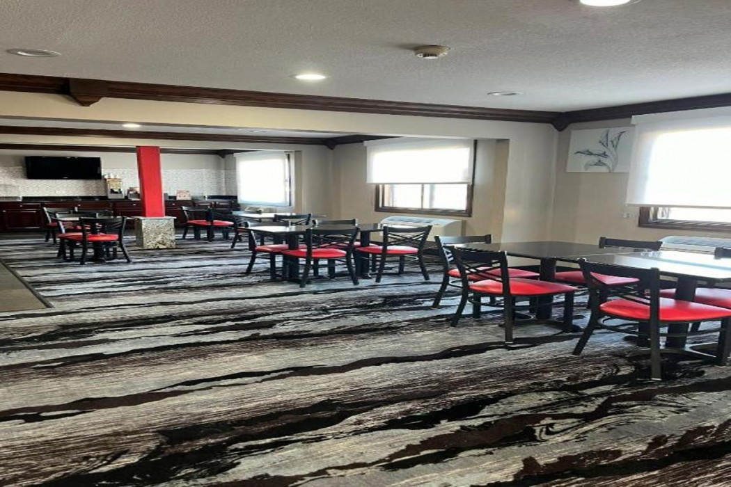 Ramada by Wyndham Cedar Rapids South 15/26