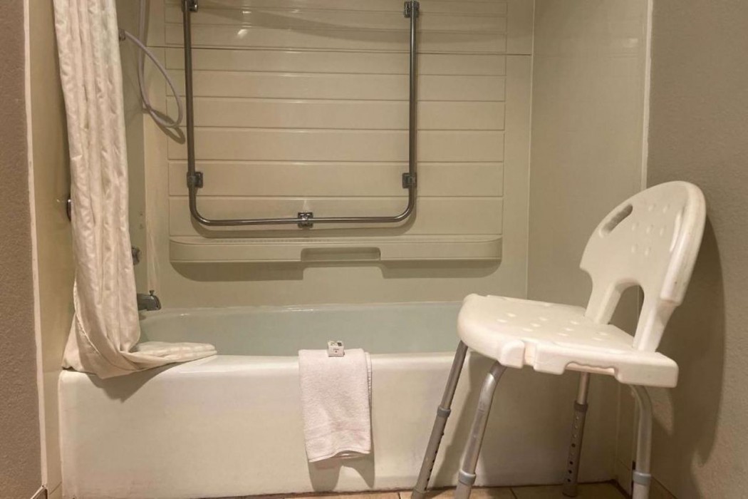 Ramada by Wyndham Cedar Rapids South 11/26