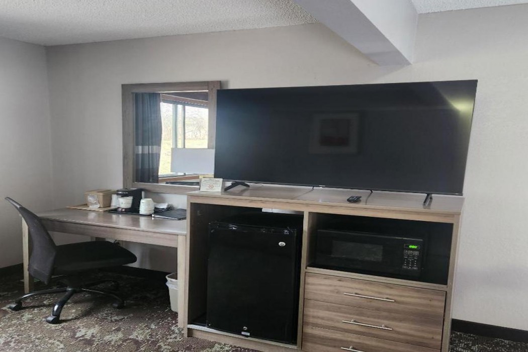 Ramada by Wyndham Cedar Rapids South 7/26
