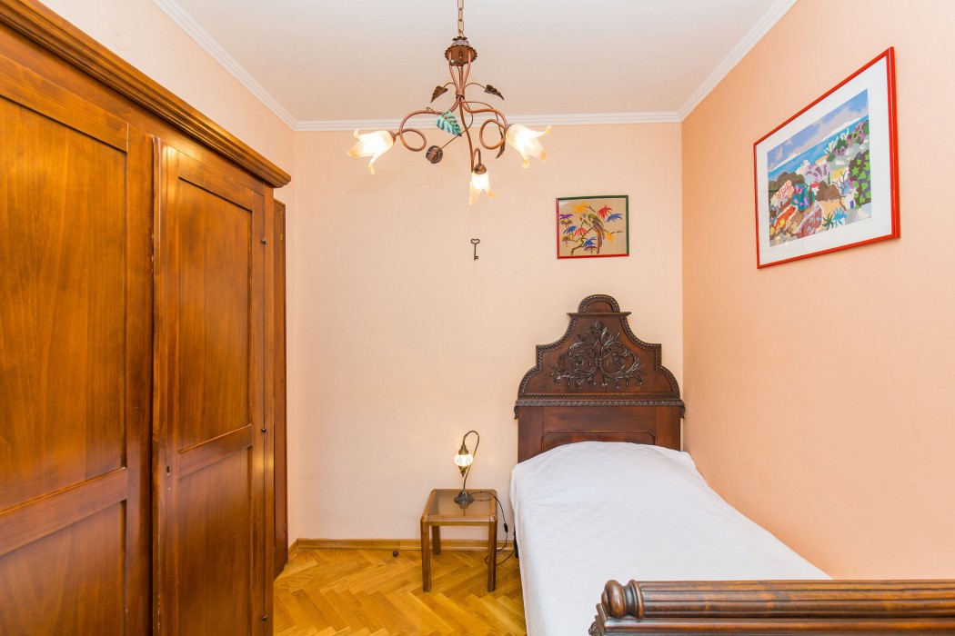 Amoret Apartments 38/83