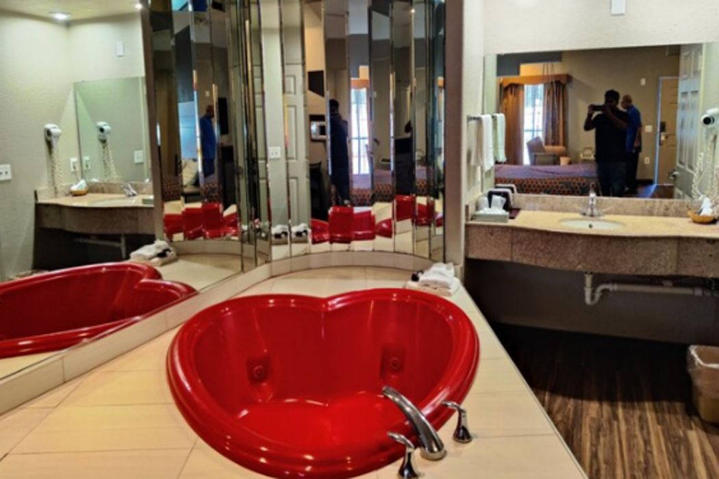 Regency Inn & Suites By Capital O Houston IAH Airport 28/66