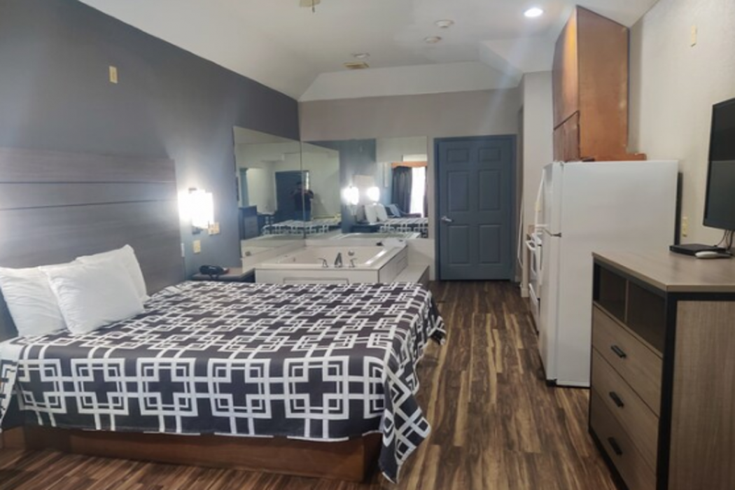Regency Inn & Suites By Capital O Houston IAH Airport 19/66