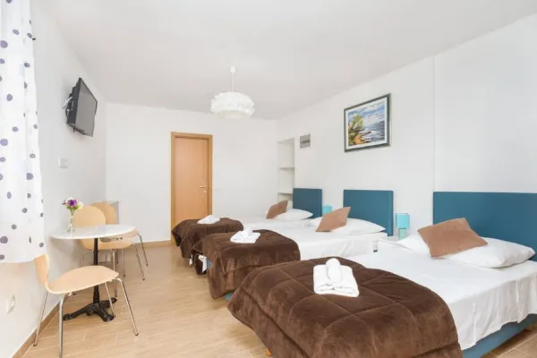 Peruzovic Rooms Apartments 12/70