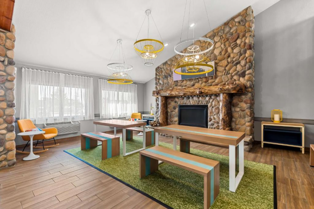 Spark by Hilton Cedar Falls 3/18