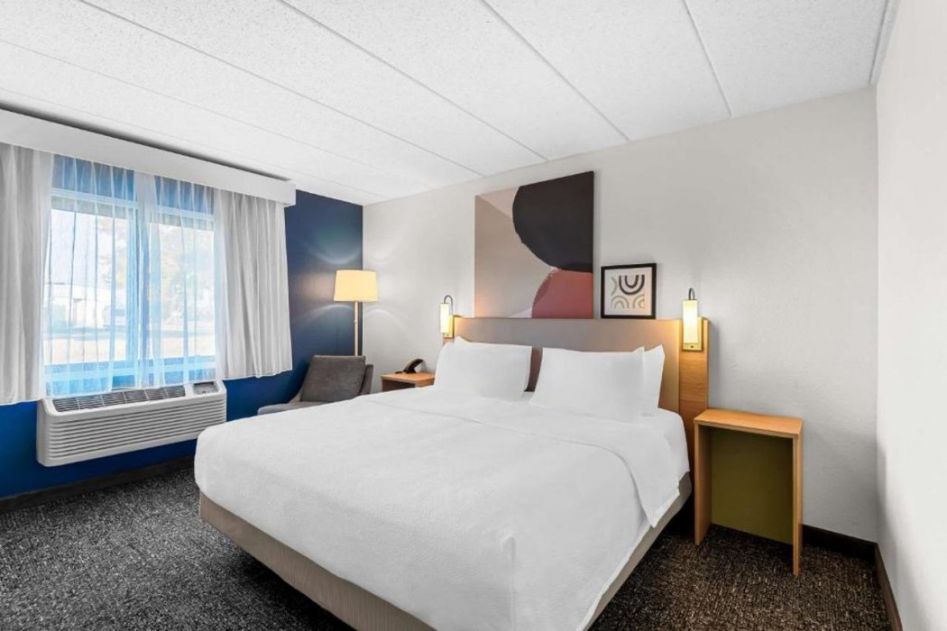 Spark by Hilton Cedar Falls 8/18