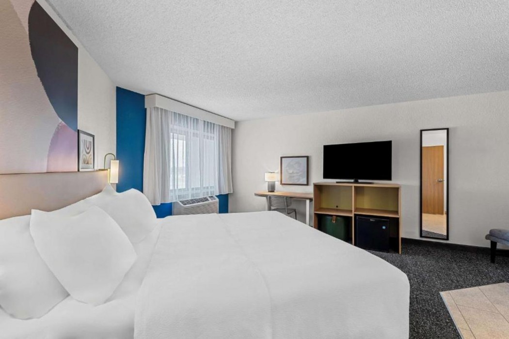 Spark by Hilton Cedar Falls 6/18