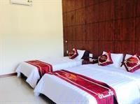 Gold Beach Hotel 37/93