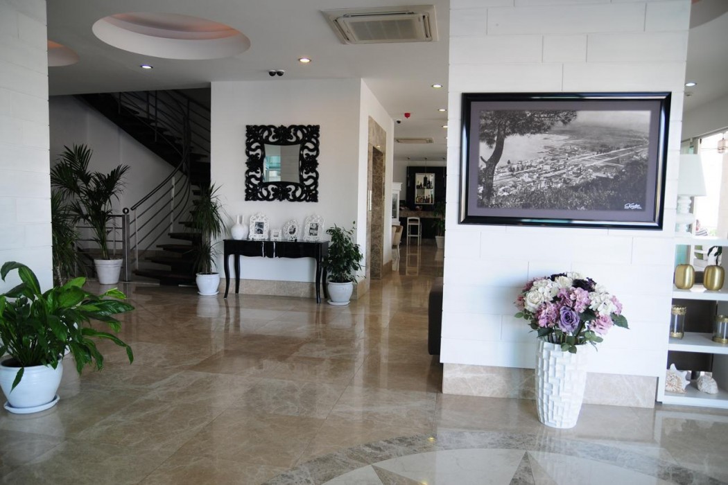Alesta Yacht Hotel 11/74