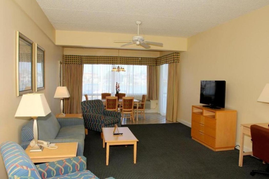 ChartHouse Clearwater Beach Marina Hotel 8/67