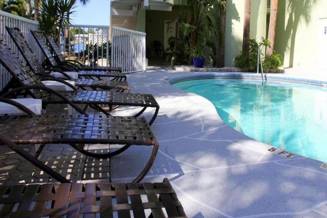 ChartHouse Clearwater Beach Marina Hotel 49/67