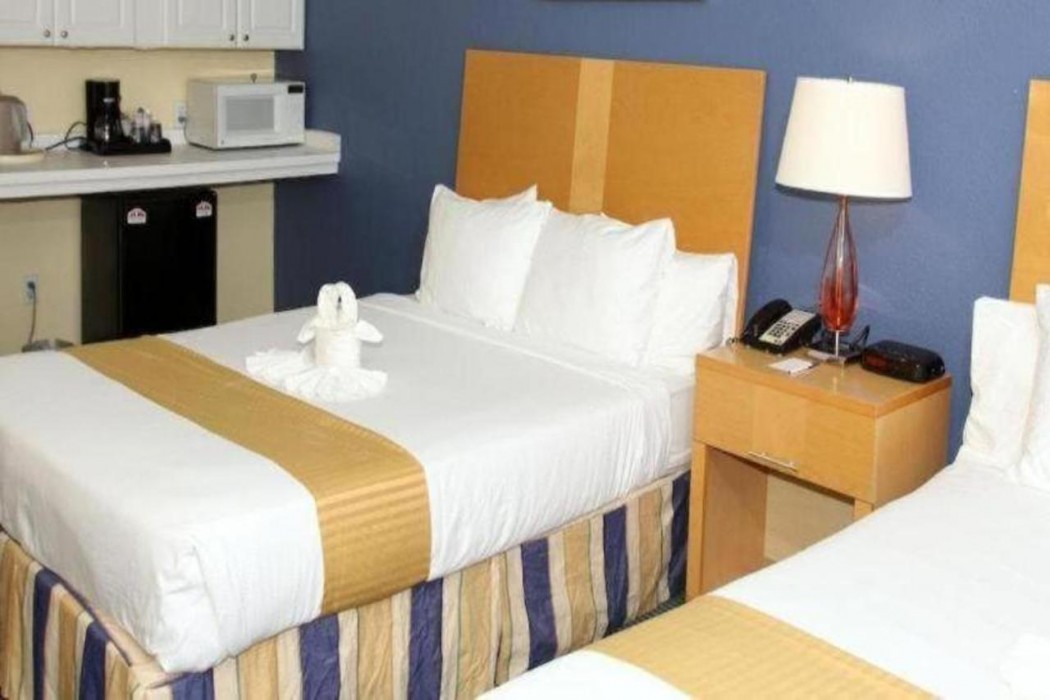 ChartHouse Clearwater Beach Marina Hotel 6/67
