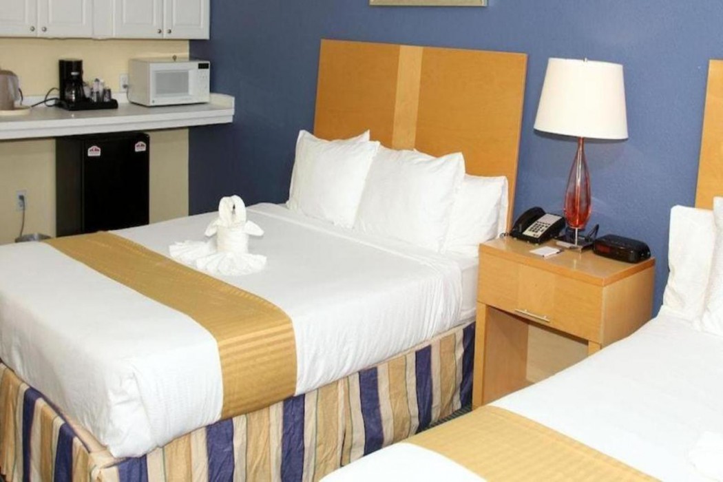ChartHouse Clearwater Beach Marina Hotel 10/67