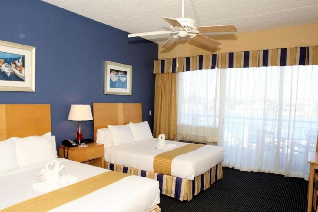 ChartHouse Clearwater Beach Marina Hotel 16/67