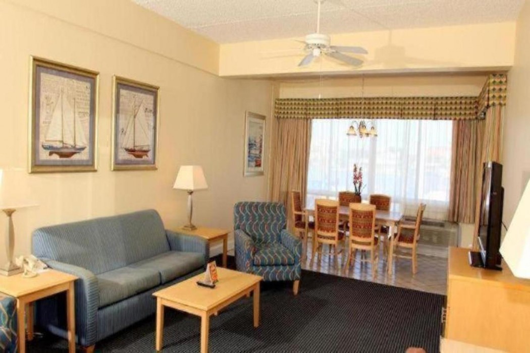 ChartHouse Clearwater Beach Marina Hotel 4/67