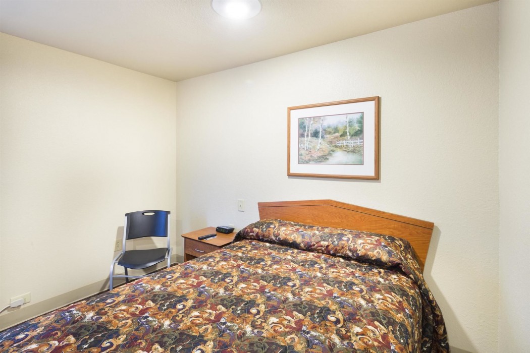 WoodSpring Suites Columbus Fort Benning 13/24