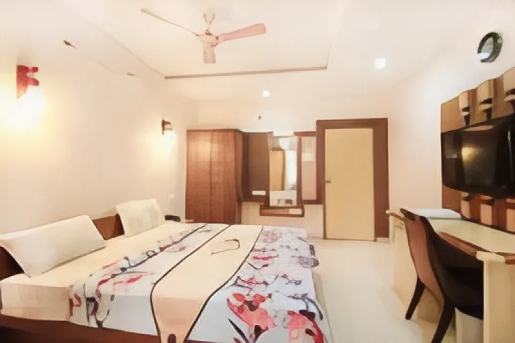Collection O Hotel Regal Near ISKON TEMPLE , ABIDS 18/55