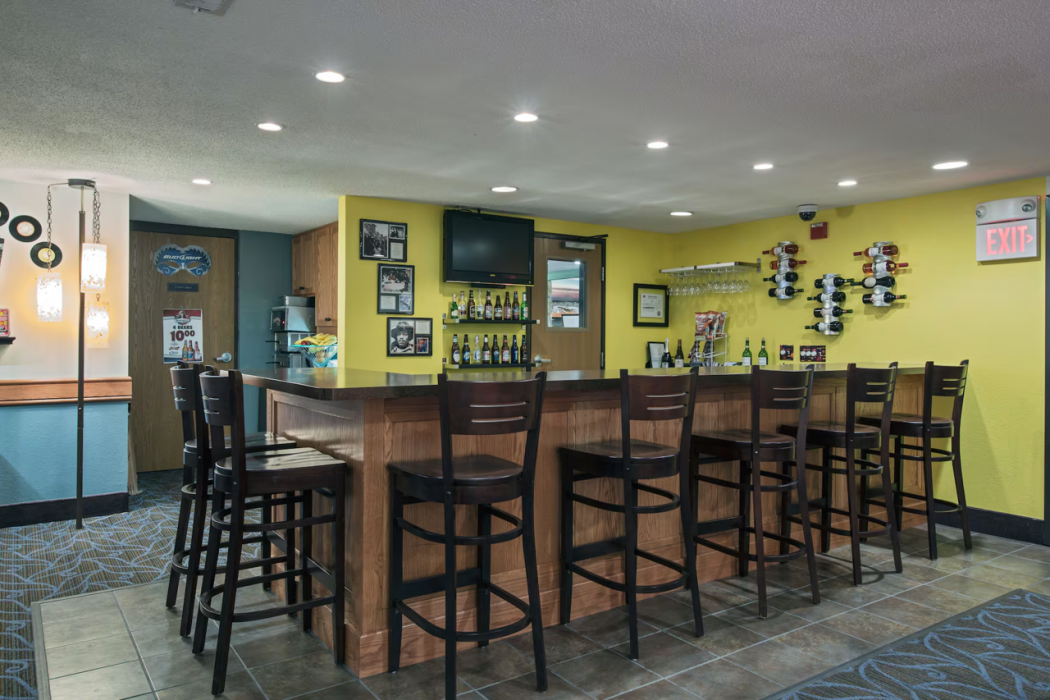 AmericInn by Wyndham Fort Dodge 15/32