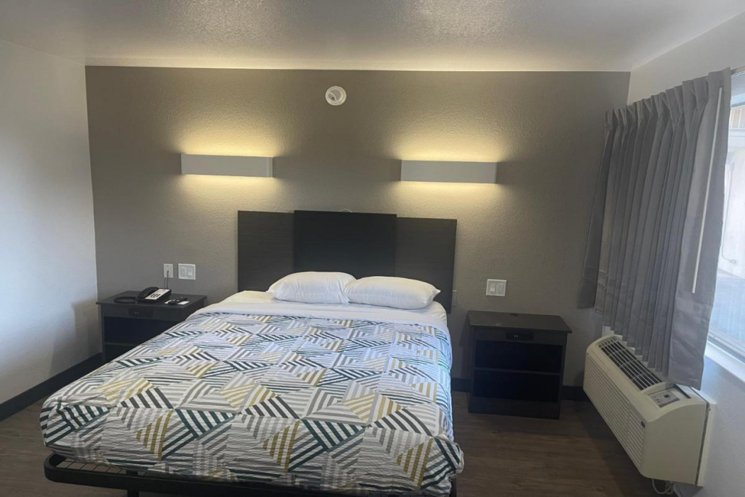 Motel6 Denton, TX - UNT 12/60