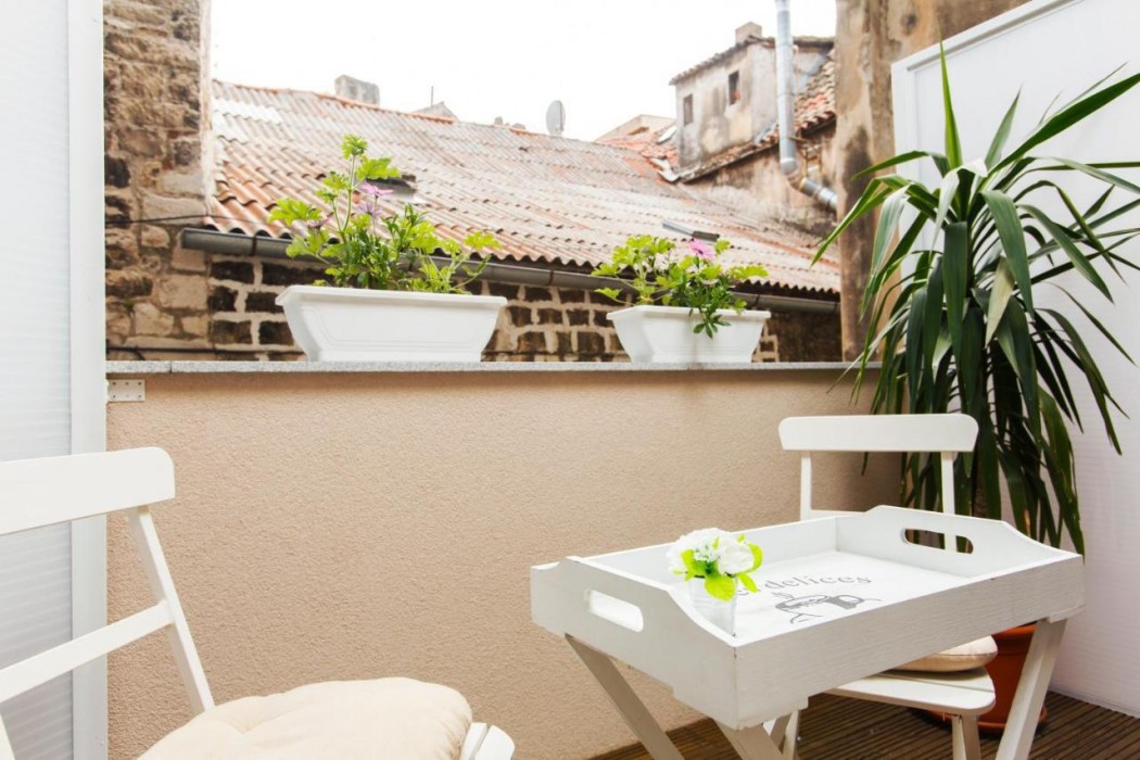 Prior Suites Split 28/50