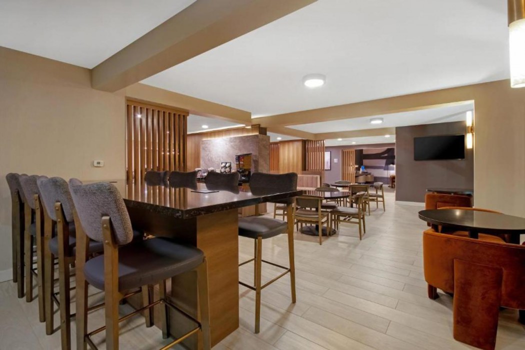 Best Western Plus Meadowlands 13/27
