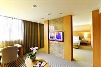 Apollo Hotel 39/83