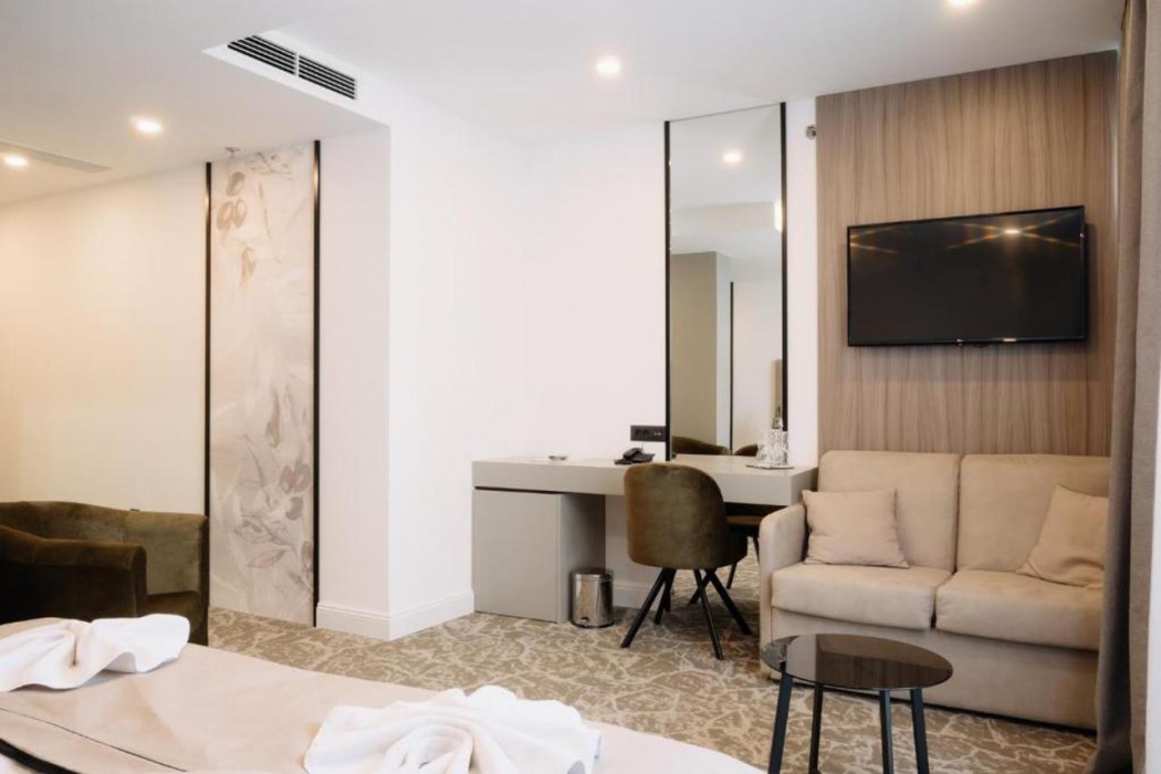Hotel Fanat 13/76