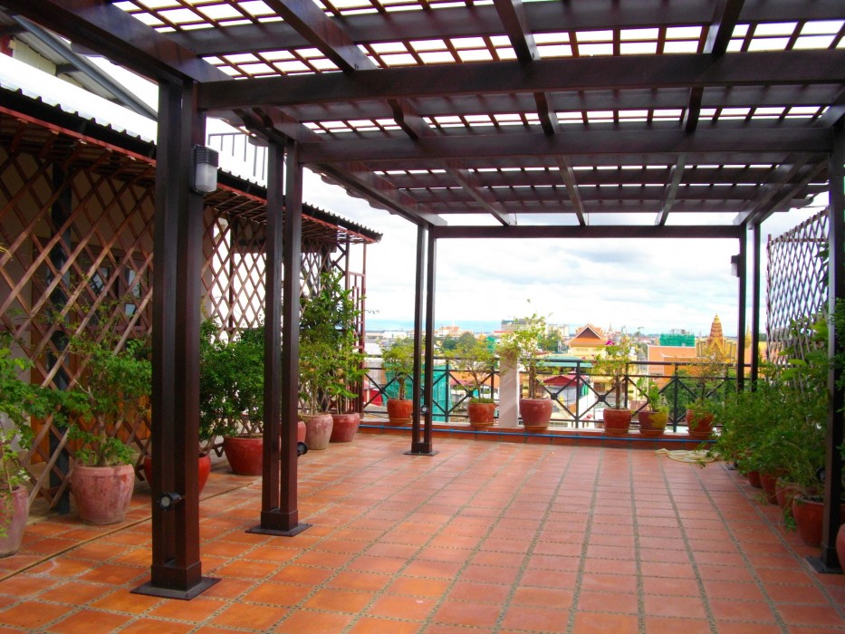 Lux Riverside Hotel & Apartment 63/99