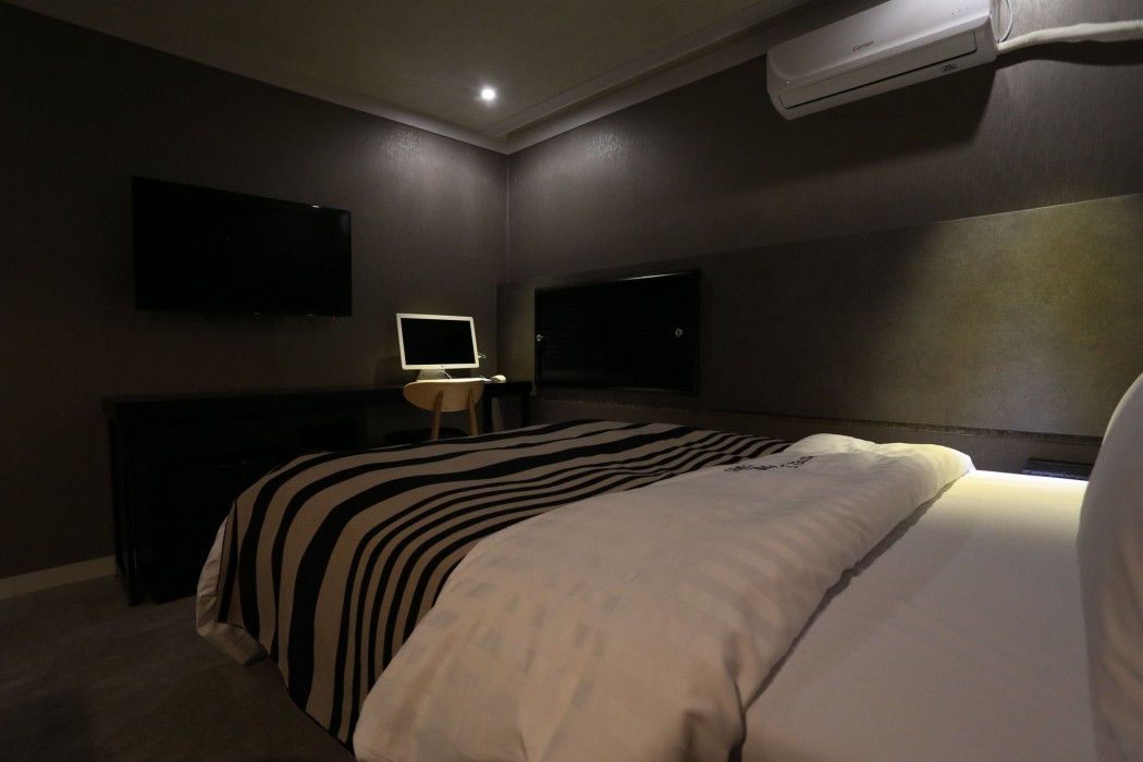 Blanc hotel 12/65