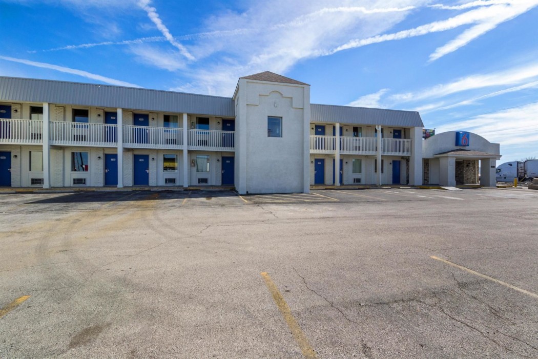 Motel 6 Indianapolis IN - South (ex Americas Best Inn South) 37/46
