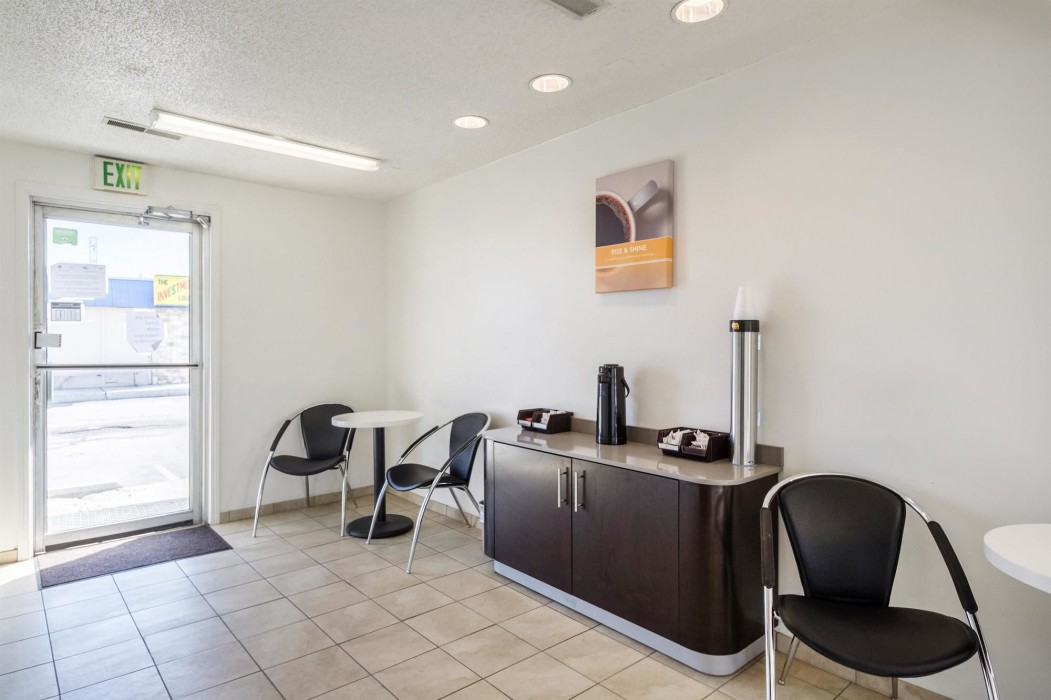 Motel 6 Indianapolis IN - South (ex Americas Best Inn South) 24/46