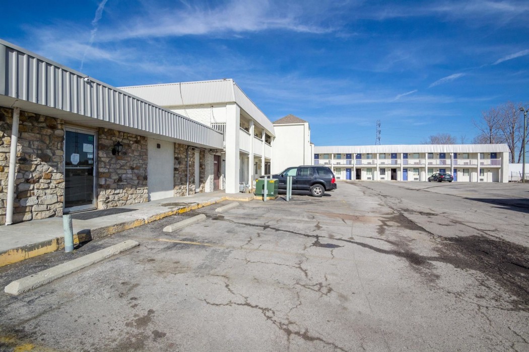 Motel 6 Indianapolis IN - South (ex Americas Best Inn South) 33/46