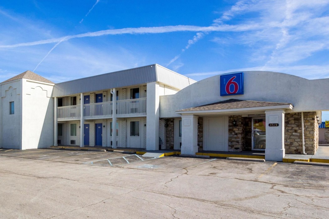 Motel 6 Indianapolis IN - South (ex Americas Best Inn South) 10/46