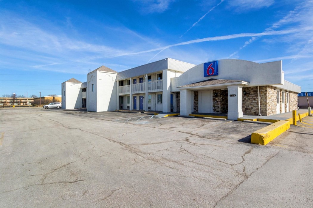 Motel 6 Indianapolis IN - South (ex Americas Best Inn South) 27/46