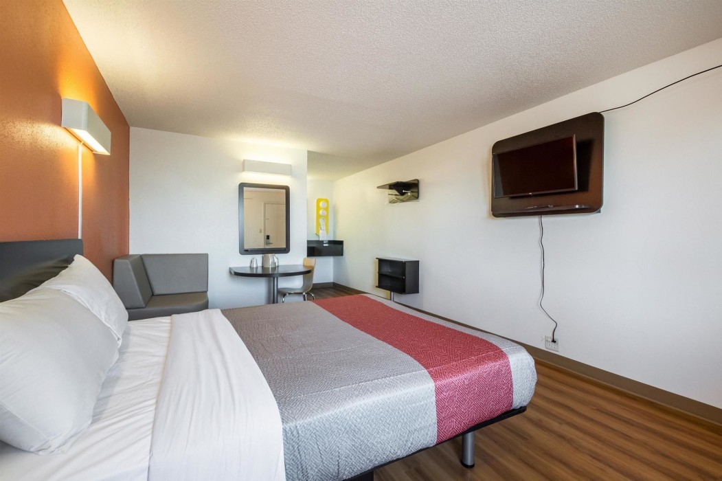 Motel 6 Indianapolis IN - South (ex Americas Best Inn South) 25/46