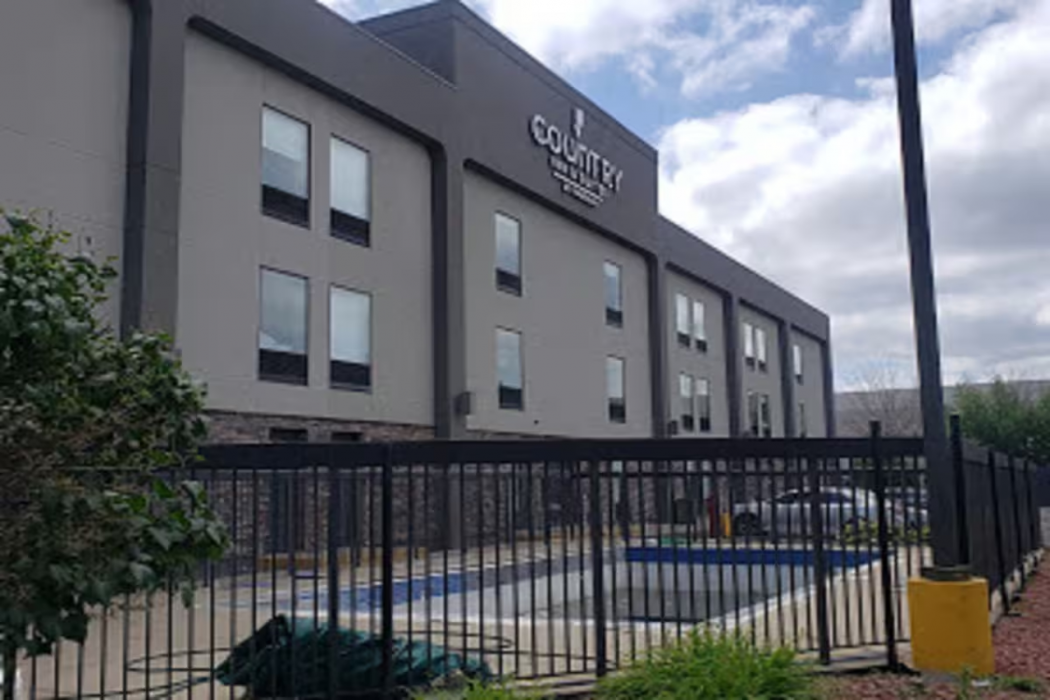 Country Inn & Suites by Radisson, Toronto Mississauga, ON 1/39