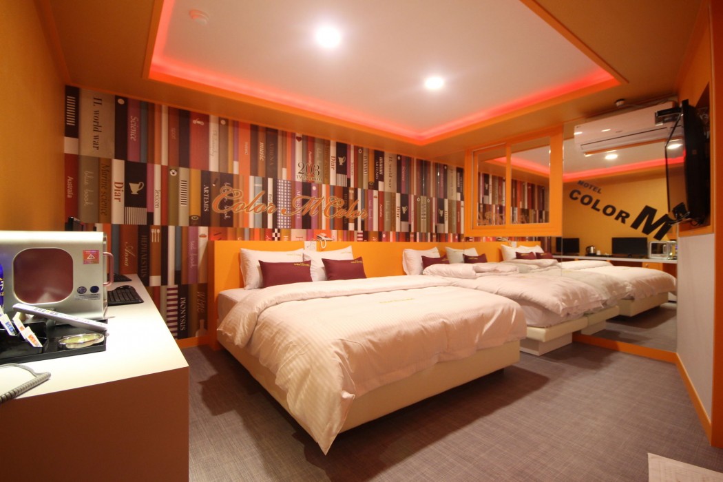 Color M Motel 45/85