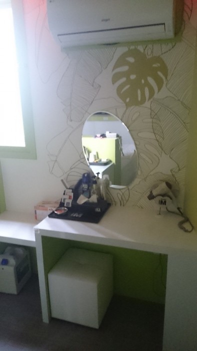 Color M Motel 26/85