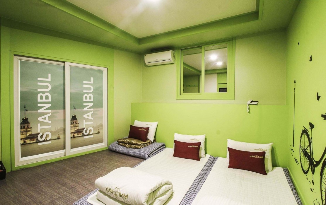 Color M Motel 23/85