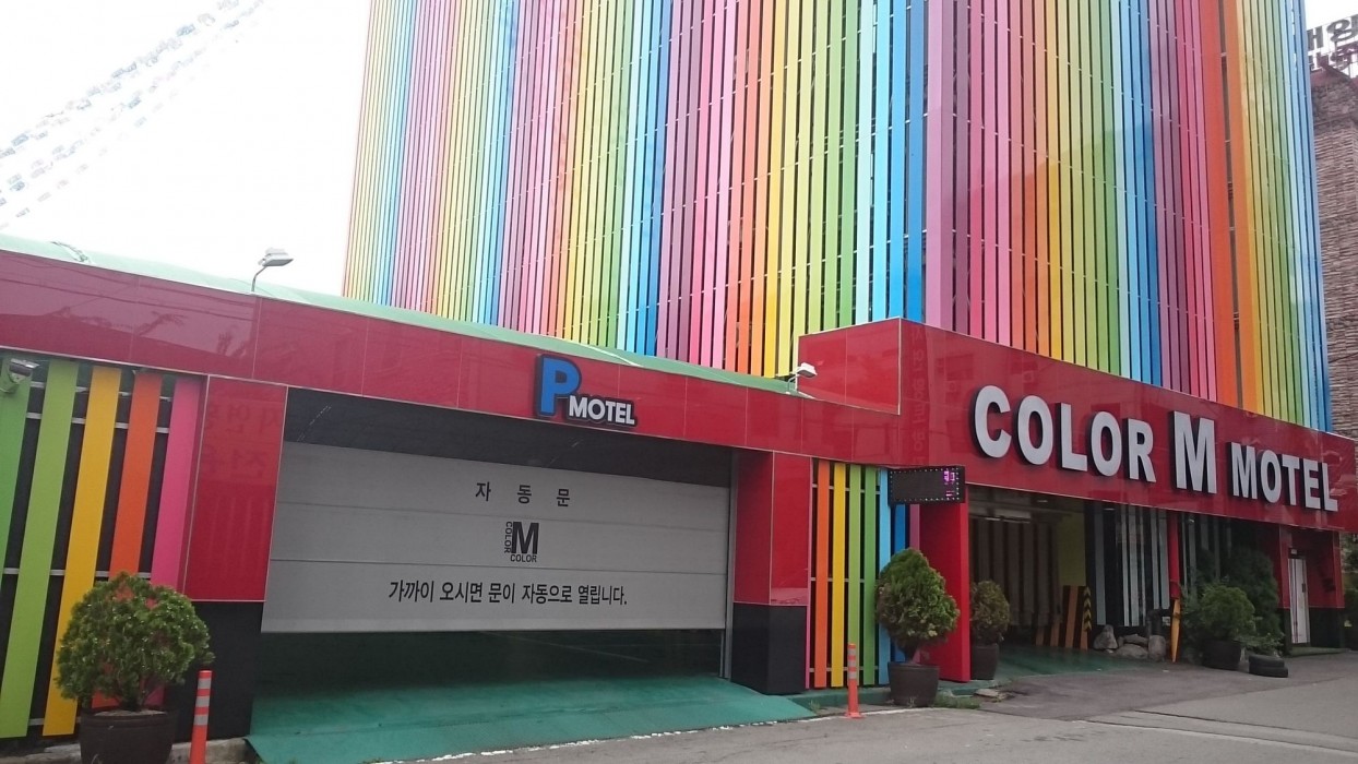 Color M Motel 48/85