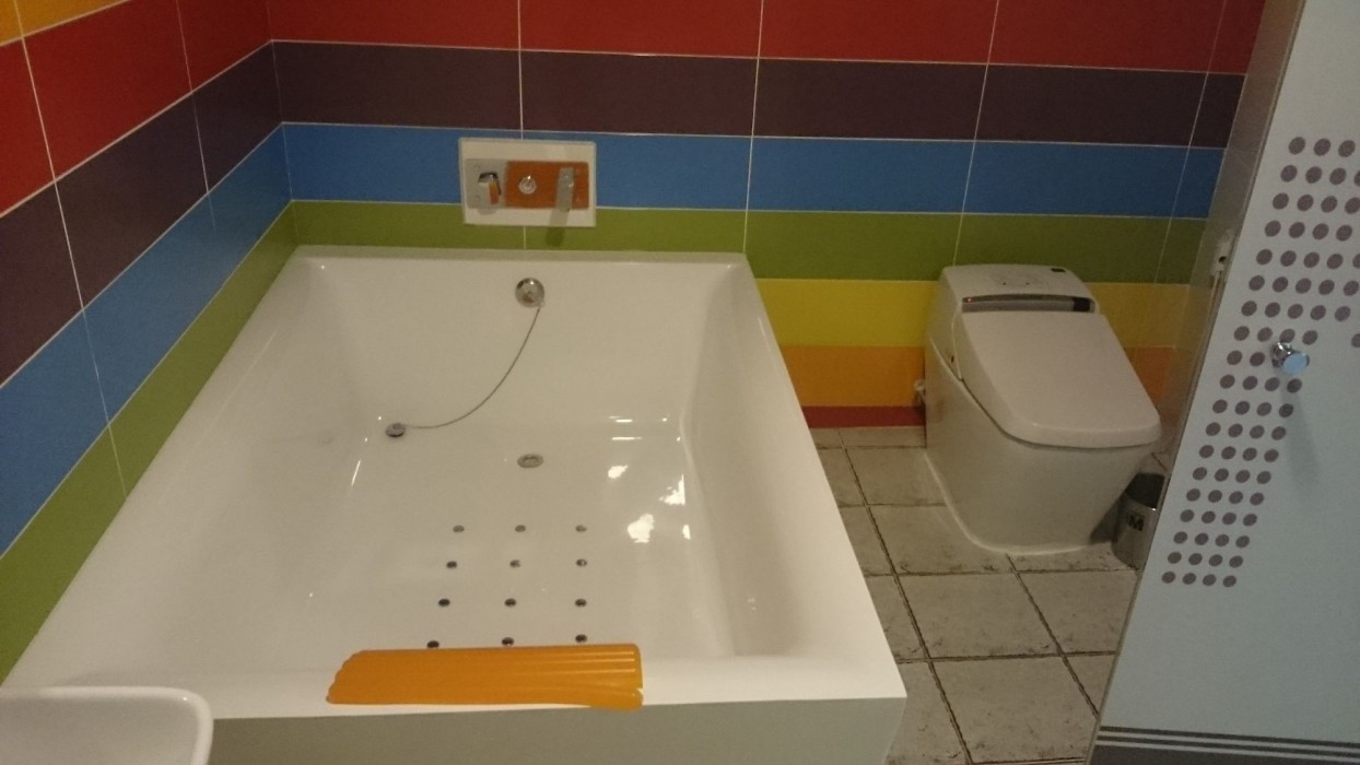 Color M Motel 67/85