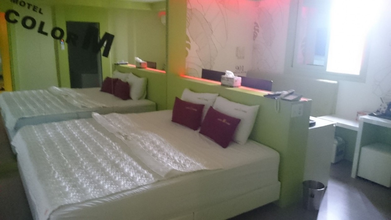 Color M Motel 46/85