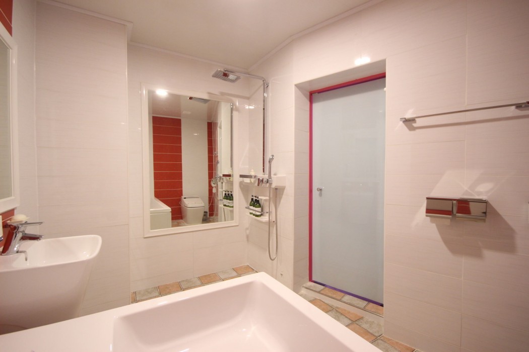Color M Motel 57/85