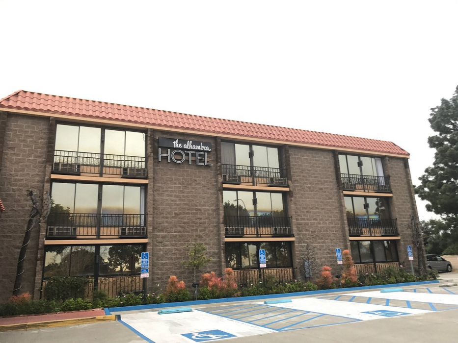 Alhambra Hotel 2/50