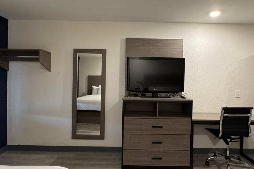 Baymont by Wyndham Dickinson 18/57
