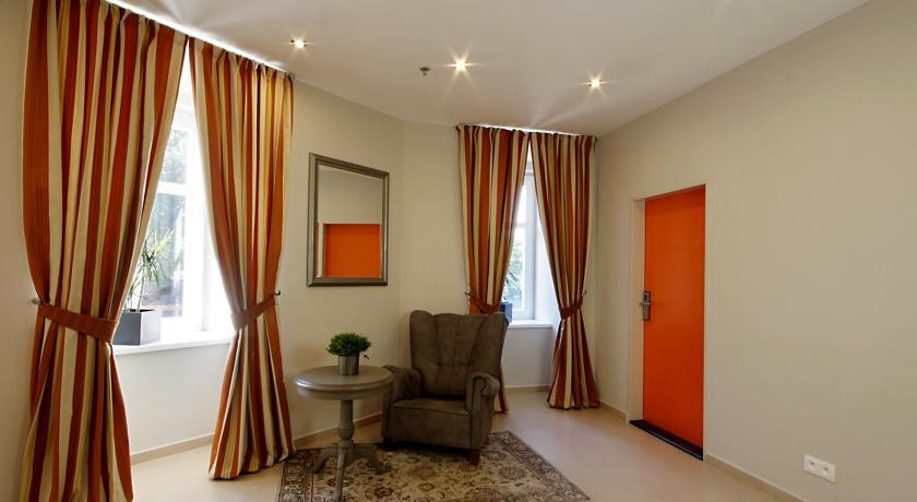 LE PETIT HOTEL PRAGUE 7/22