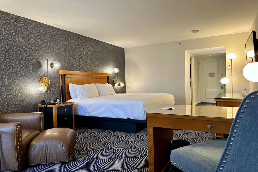 Inn At Great Neck 10/49