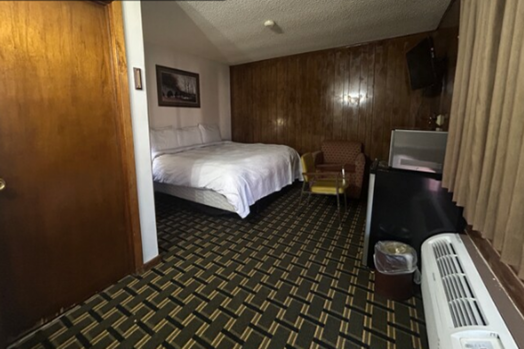 Big 12 Motel Broken Bow 12/43